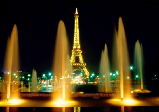 eiffel-tower-at-night-background-32